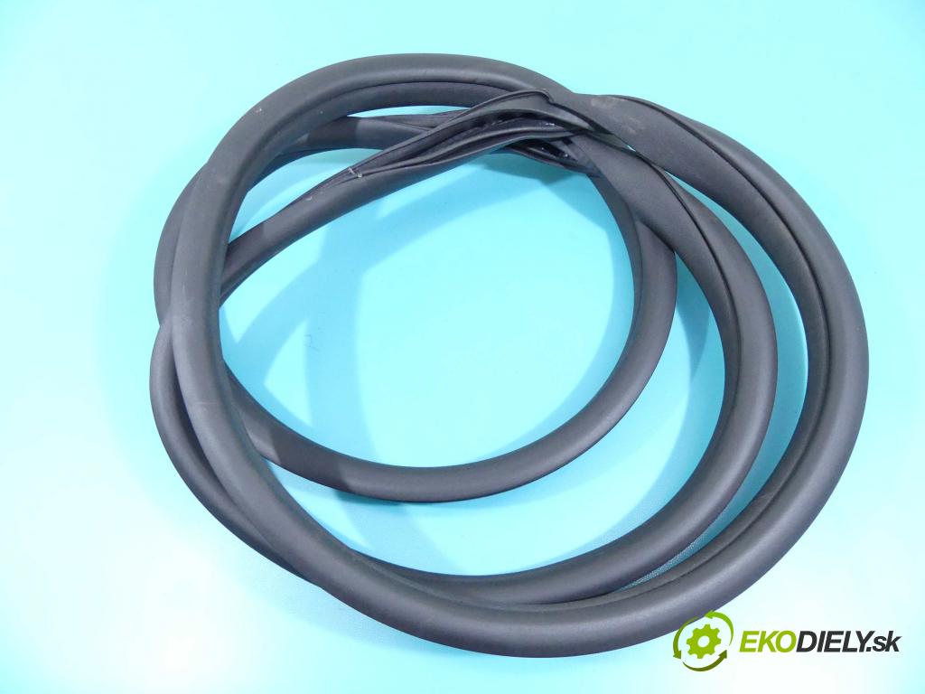 Mercedes GLC coupe X253 2015-2022 2.0 T 211KM automatic 155 kW 1991 cm3 5- Těsnění: dveře zadní pravé  (Ostatní)