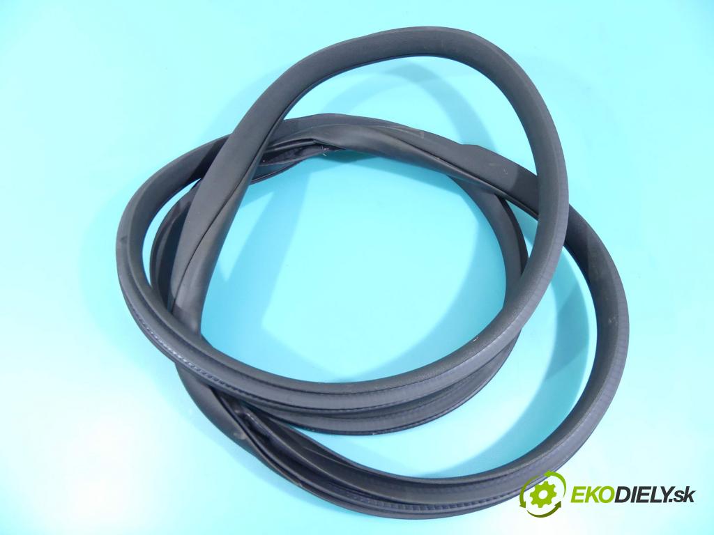 Mercedes GLC coupe X253 2015-2022 2.0 T 211KM automatic 155 kW 1991 cm3 5- Těsnění: dveře zadní levé  (Ostatní)