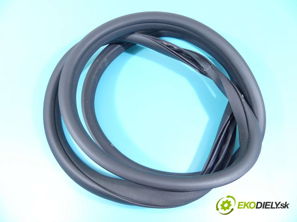 Mercedes GLC coupe X253 2015-2022 2.0 T 211KM automatic 155 kW 1991 cm3 5- Těsnění: dveře zadní levé  (Ostatní)