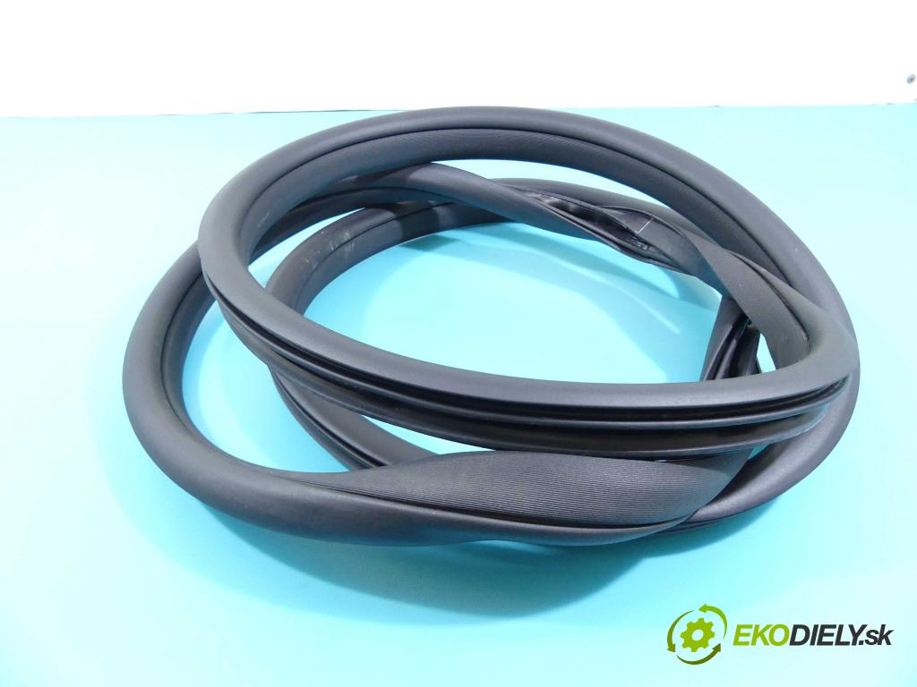 Mercedes GLC coupe X253 2015-2022 2.0 T 211KM automatic 155 kW 1991 cm3 5- Těsnění: dveře zadní levé  (Ostatní)