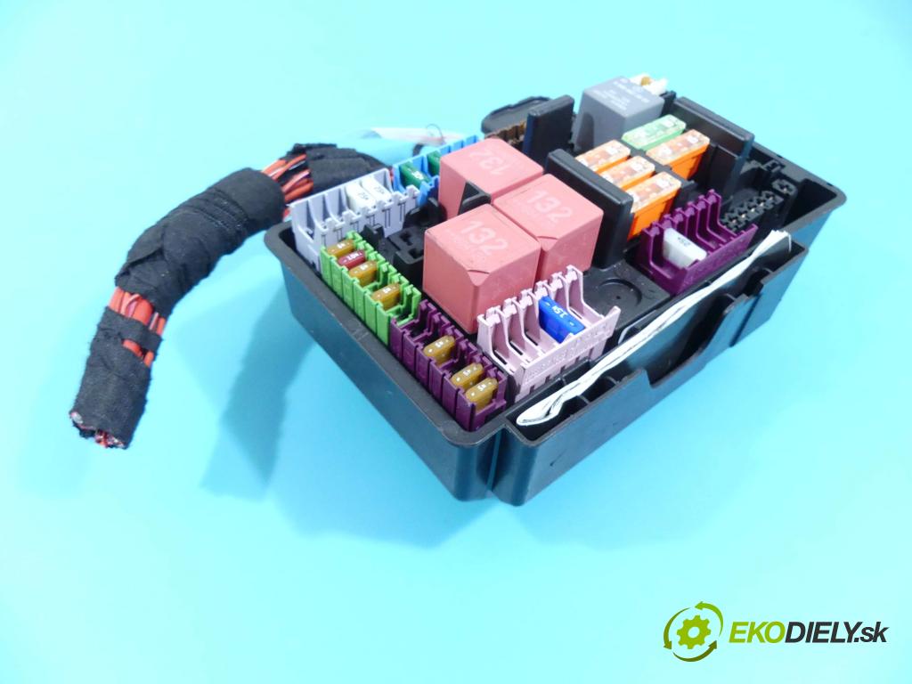 Mercedes GLC coupe X253 2015-2022 2.0 T 211KM automatic 155 kW 1991 cm3 5- skříňka pojistková  (Pojistkové skříňky)