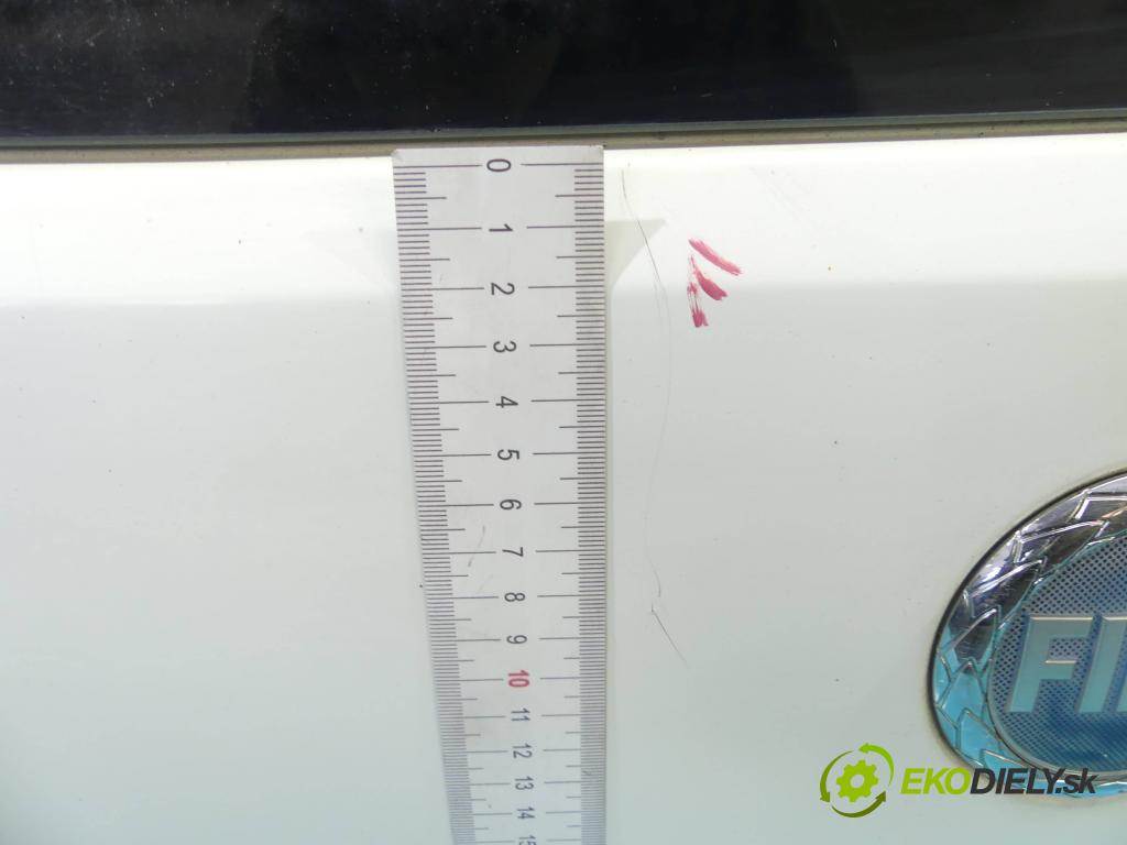 Fiat Punto Grande 1,3.0 jtd 75 hp manual 55 kW 1248 cm3 3- zadní kufrové dveře  (Zadní kapoty)