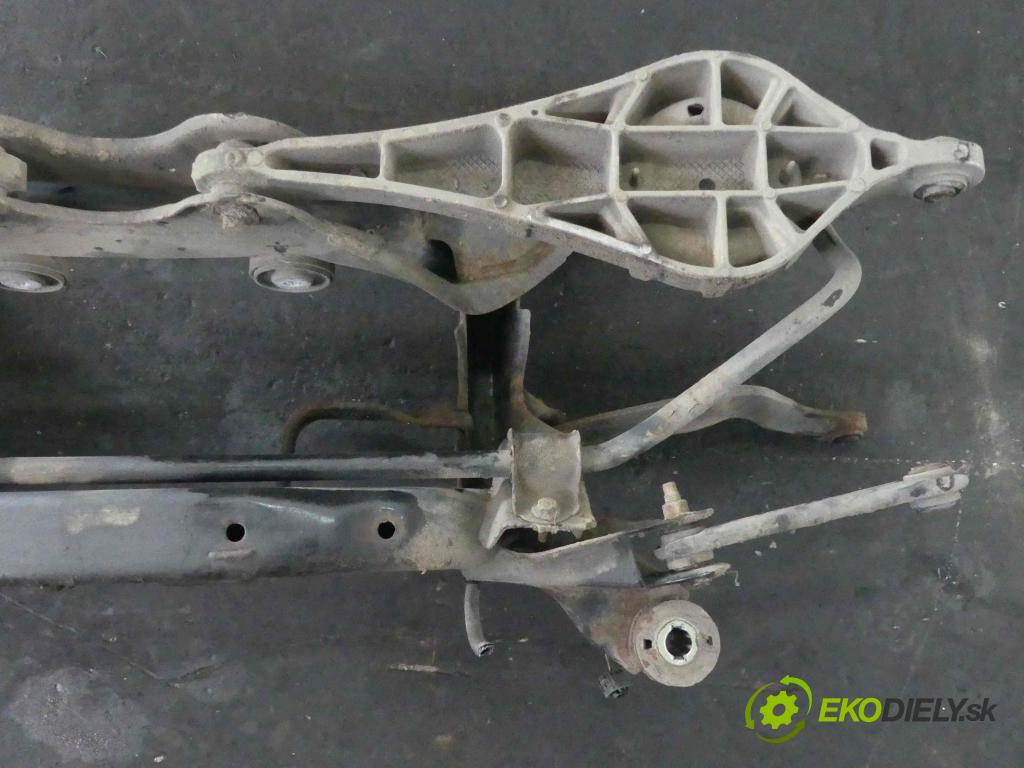 Volvo XC60 I 2008-2017 2.4d 181KM automatic 133 kW 2400 cm3 5- zadní výztuha