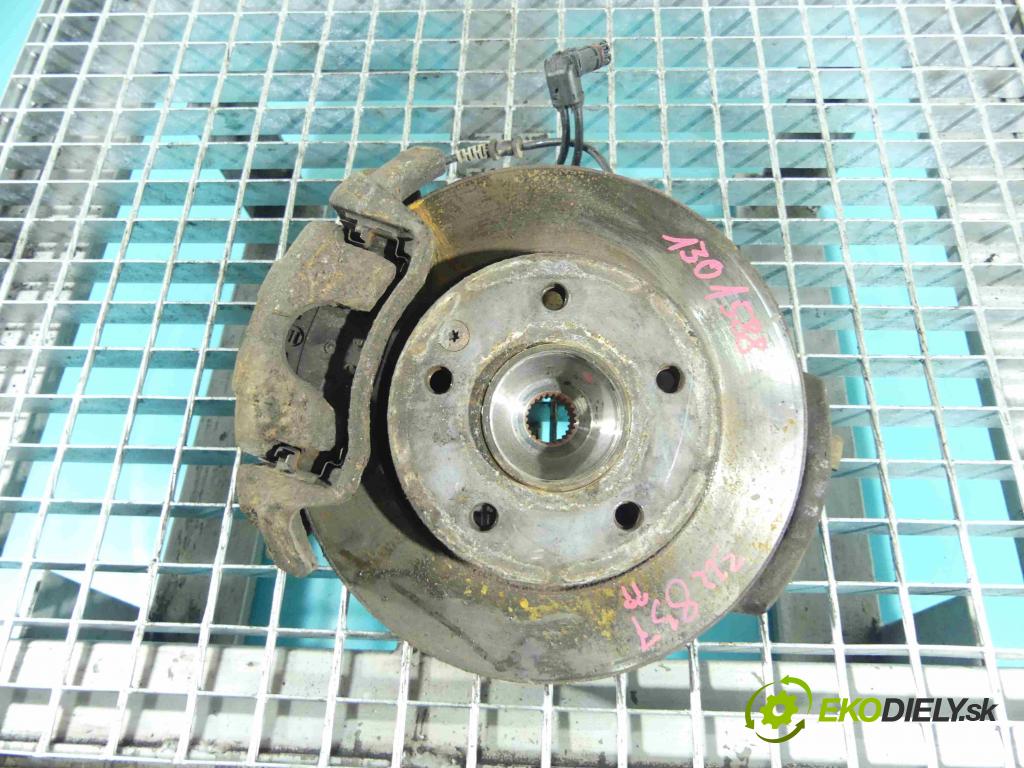 Mercedes A W168 1997-2004 1.4 82 HP manual 60 kW 1397 cm3 5- náboj pravé  (Náboje)