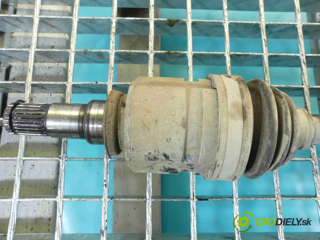 Toyota Yaris I 1999-2005 1.3 vvti 86 HP manual 63 kW 1299 cm3 5- poloos ľavé  (Poloosy)