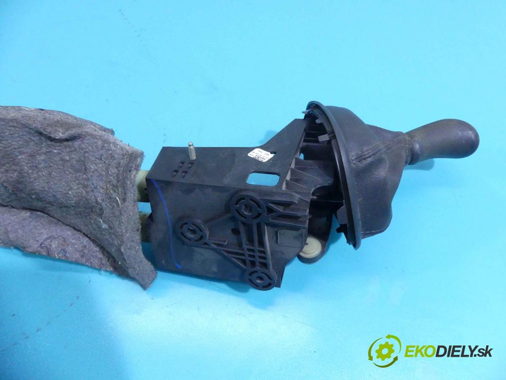 Renault Scenic II 2003-2009 1.5 dci 101 HP manual 74 kW 1461 cm3 5- Páka: Změny: stupeň,rýchlosť 8200326372 (Rýchlostné páky / kulisy)