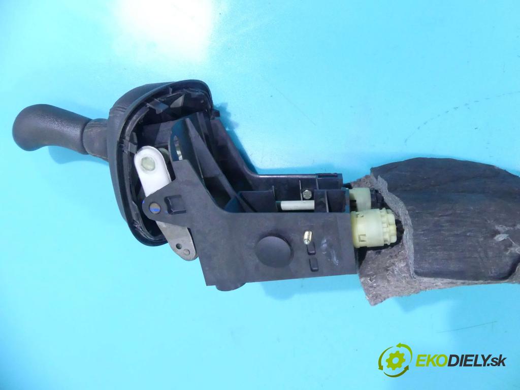 Renault Scenic II 2003-2009 1.5 dci 101 HP manual 74 kW 1461 cm3 5- Páka: Změny: stupeň,rýchlosť 8200326372 (Rýchlostné páky / kulisy)