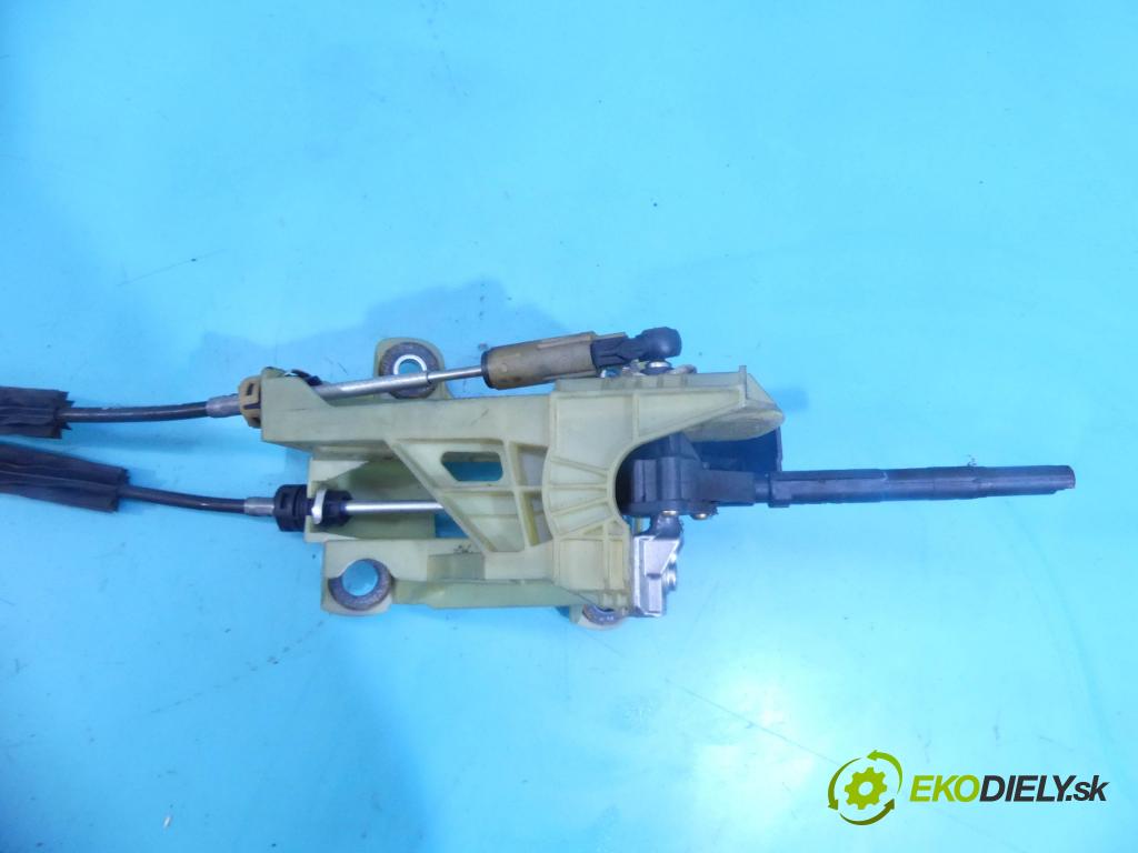 Vw Transporter T5 2003-2015 1.9 tdi 102 HP manual 75 kW 1896 cm3 5- Páka: Změny: stupeň,rýchlosť 7H0711116 (Rýchlostné páky / kulisy)