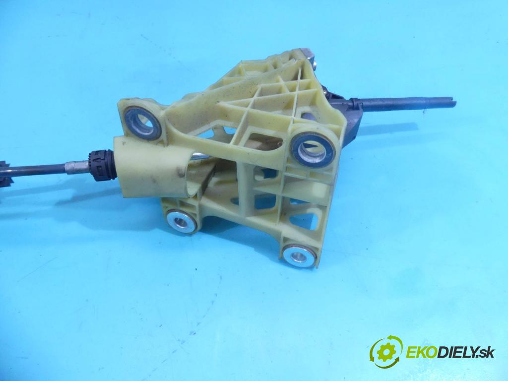 Vw Transporter T5 2003-2015 1.9 tdi 102 HP manual 75 kW 1896 cm3 5- Páka: Změny: stupeň,rýchlosť 7H0711116 (Rýchlostné páky / kulisy)