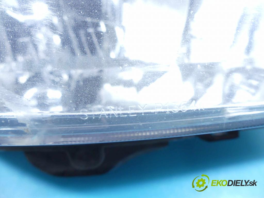 Mazda 323f 2.0 ditd 101 HP manual 74 kW 1998 cm3 5- Reflektor: pravý  (Pravé)