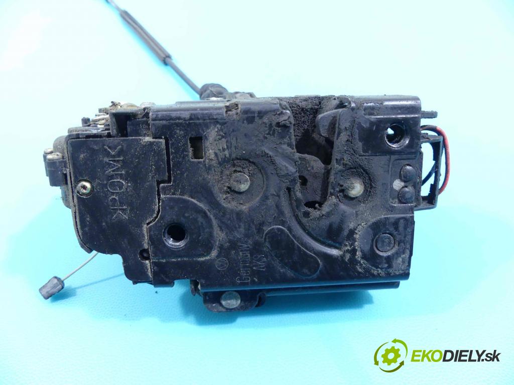 Vw Bora 1.6 16v 105 hp manual 77 kW 1598 cm3 4- zámek přední pravý
