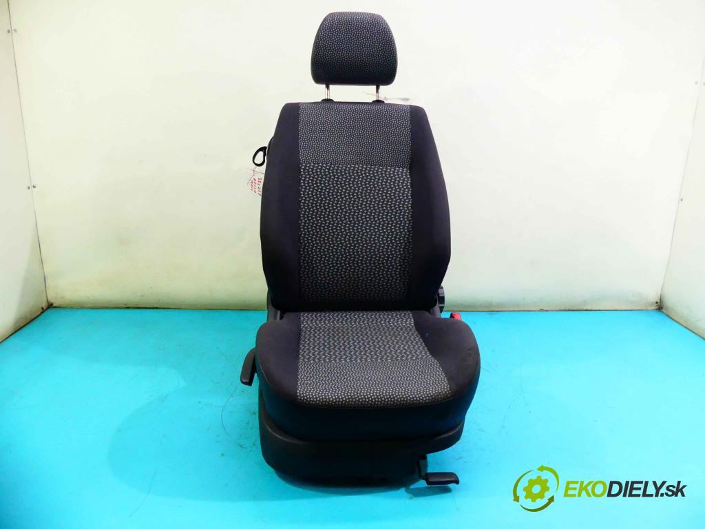 Seat Arosa 1.0 mpi 50KM manual 37 kW 999 cm3 3- Sedadlo pravý  (Sedačky, sedadla)