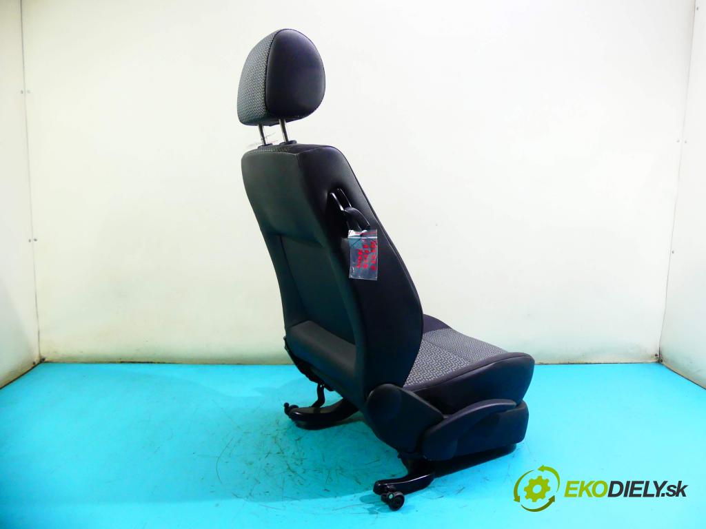 Seat Arosa 1.0 mpi 50KM manual 37 kW 999 cm3 3- Sedačka pravý  (Sedačky, sedadlá)