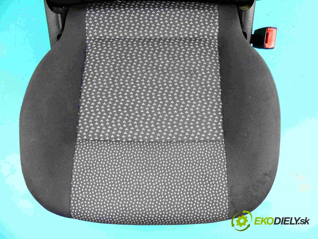 Seat Arosa 1.0 mpi 50KM manual 37 kW 999 cm3 3- Sedačka pravý  (Sedačky, sedadlá)