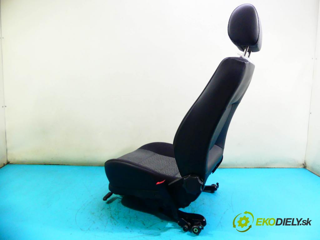 Seat Arosa 1.0 mpi 50KM manual 37 kW 999 cm3 3- Sedačka pravý  (Sedačky, sedadlá)