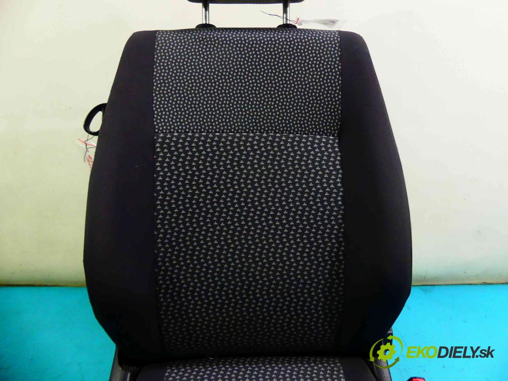 Seat Arosa 1.0 mpi 50KM manual 37 kW 999 cm3 3- Sedačka pravý  (Sedačky, sedadlá)