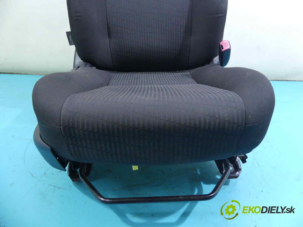 Toyota Avensis III T27 2009-2018 2.0 D4D 126 HP manual 93 kW 1998 cm3 5- Sedačka pravý  (Sedačky, sedadlá)