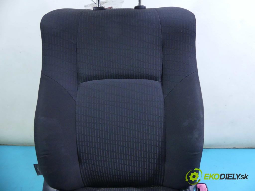 Toyota Avensis III T27 2009-2018 2.0 D4D 126 HP manual 93 kW 1998 cm3 5- Sedačka pravý  (Sedačky, sedadlá)