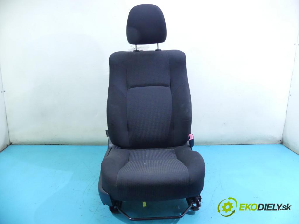 Toyota Avensis III T27 2009-2018 2.0 D4D 126 HP manual 93 kW 1998 cm3 5- Sedačka pravý  (Sedačky, sedadlá)