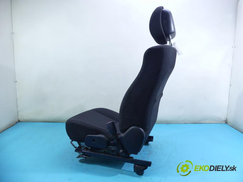 Toyota Avensis III T27 2009-2018 2.0 D4D 126 HP manual 93 kW 1998 cm3 5- Sedačka pravý  (Sedačky, sedadlá)