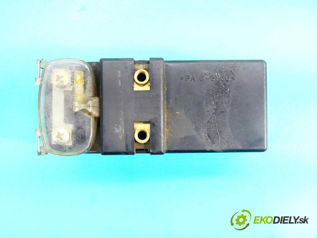 Vw Passat B4 1993-1997 1.9 tdi 90 HP manual 66 kW 1896 cm3 5- Relé: 357919506A (Relé)