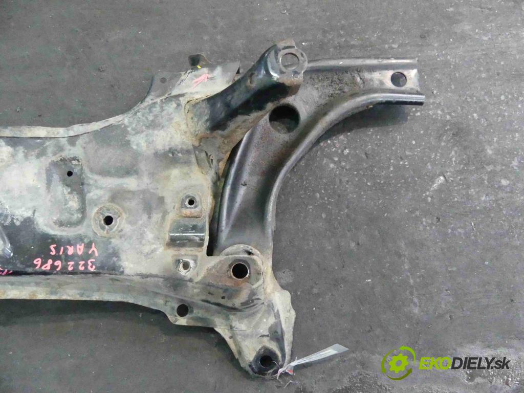 Toyota Yaris II 2005-2011 1.4 D4D 90 hp manual 66 kW 1364 cm3 5- výztuha motoru