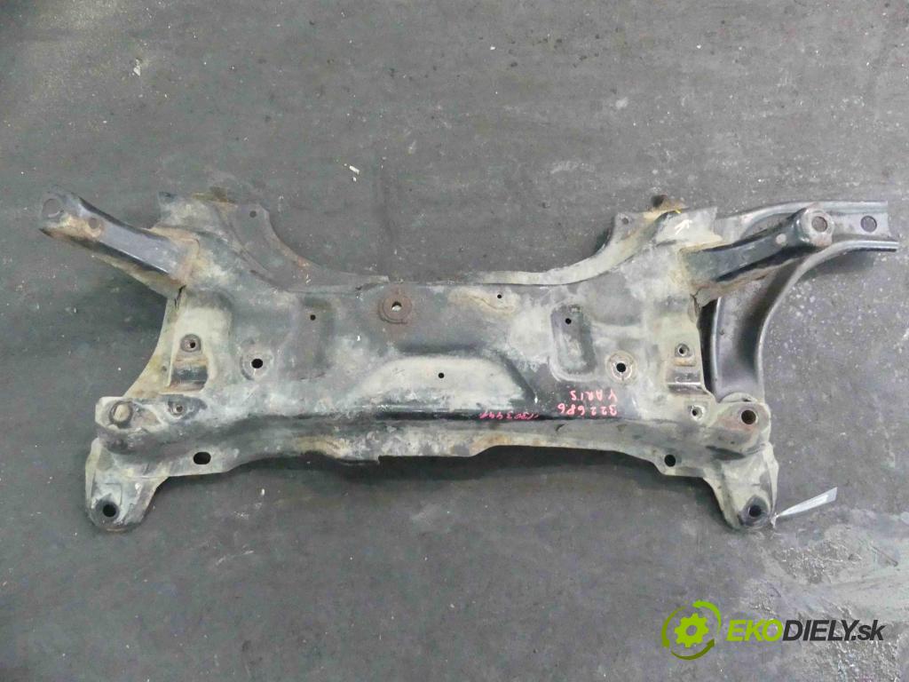Toyota Yaris II 2005-2011 1.4 D4D 90 hp manual 66 kW 1364 cm3 5- výztuha motoru 