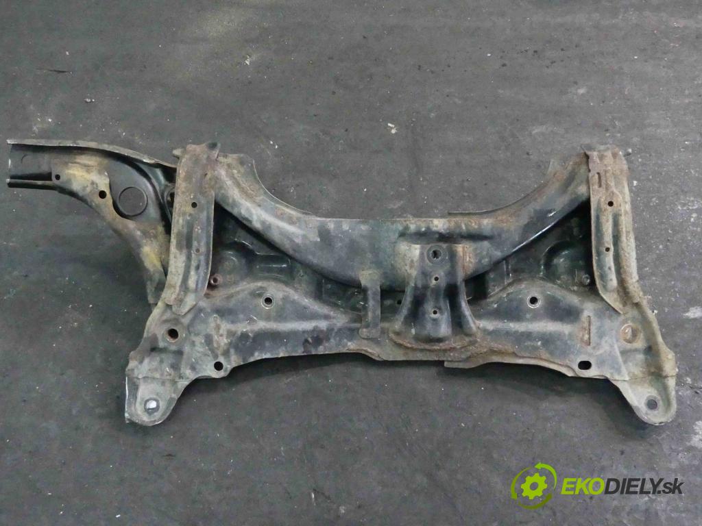 Toyota Yaris II 2005-2011 1.4 D4D 90 hp manual 66 kW 1364 cm3 5- výztuha motoru