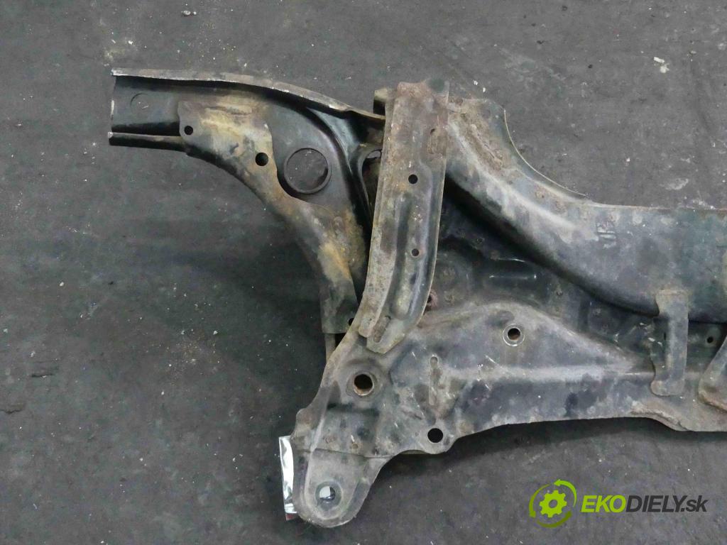Toyota Yaris II 2005-2011 1.4 D4D 90 hp manual 66 kW 1364 cm3 5- výztuha motoru