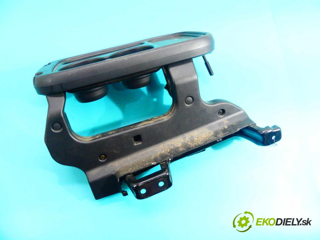 Honda CR-V II 2001-2006 2.0 16v 150 HP manual 110 kW 1998 cm3 5- Rukojeť: na nápoje:  (Úchyty, držiaky na nápoje)