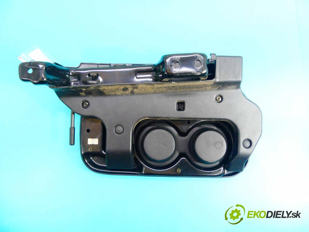 Honda CR-V II 2001-2006 2.0 16v 150 HP manual 110 kW 1998 cm3 5- Rukojeť: na nápoje:  (Úchyty, držiaky na nápoje)