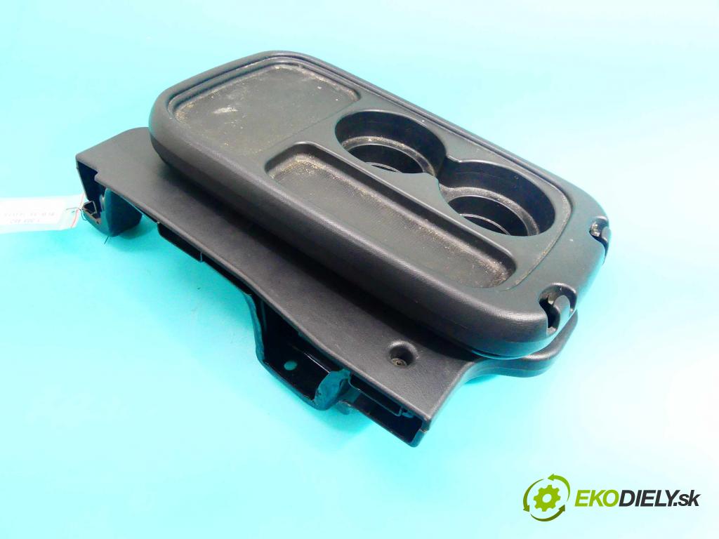 Honda CR-V II 2001-2006 2.0 16v 150 HP manual 110 kW 1998 cm3 5- Rukojeť: na nápoje:  (Úchyty, držiaky na nápoje)