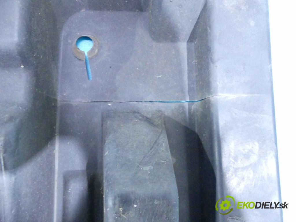 Toyota Avensis III T27 2009-2018 2.0 D4D 126 HP manual 93 kW 1998 cm3 5- kryt plast 52618-05010
