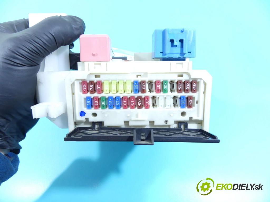 Toyota Avensis III T27 2009-2018 2.0 D4D 126 hp manual 93 kW 1998 cm3 5- skříňka pojistková 82730-05170-C (Pojistkové skříňky)