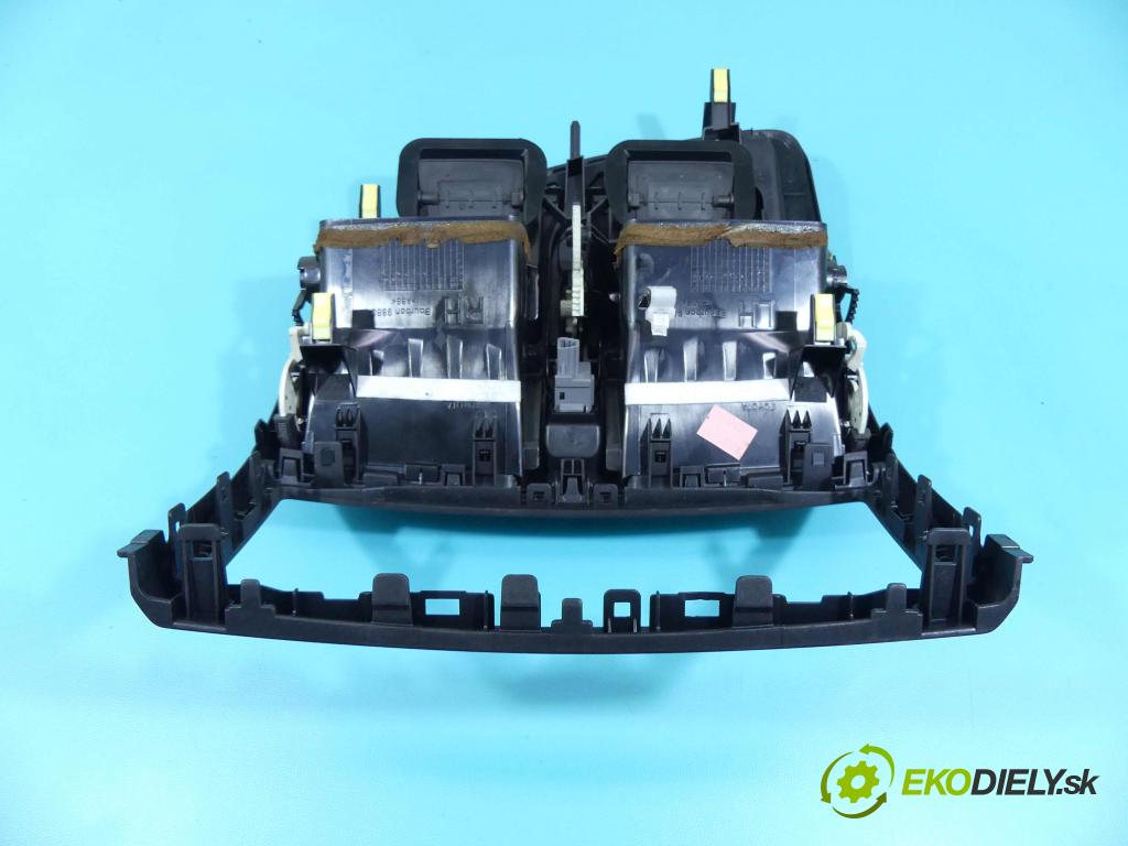 Toyota Avensis III T27 2009-2018 2.0 D4D 126 HP manual 93 kW 1998 cm3 5- Mřížka: kúrenia stredová 55670-05090 (Mriežky kúrenia (fukáre))