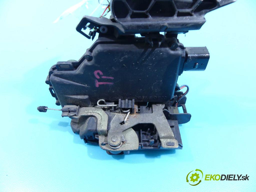 Vw Golf IV 1997-2003 1.9 tdi 110 hp manual 81 kW 1896 cm3 5- zámek zadní pravý