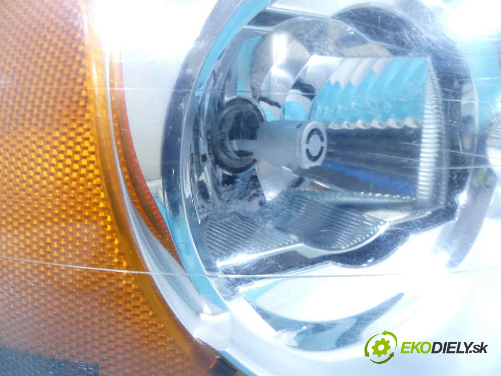 Volvo XC90 I 2002-2014 2.4 D5 163 HP automatic 120 kW 2401 cm3 5- Reflektor: pravý 30655910 (Pravé)