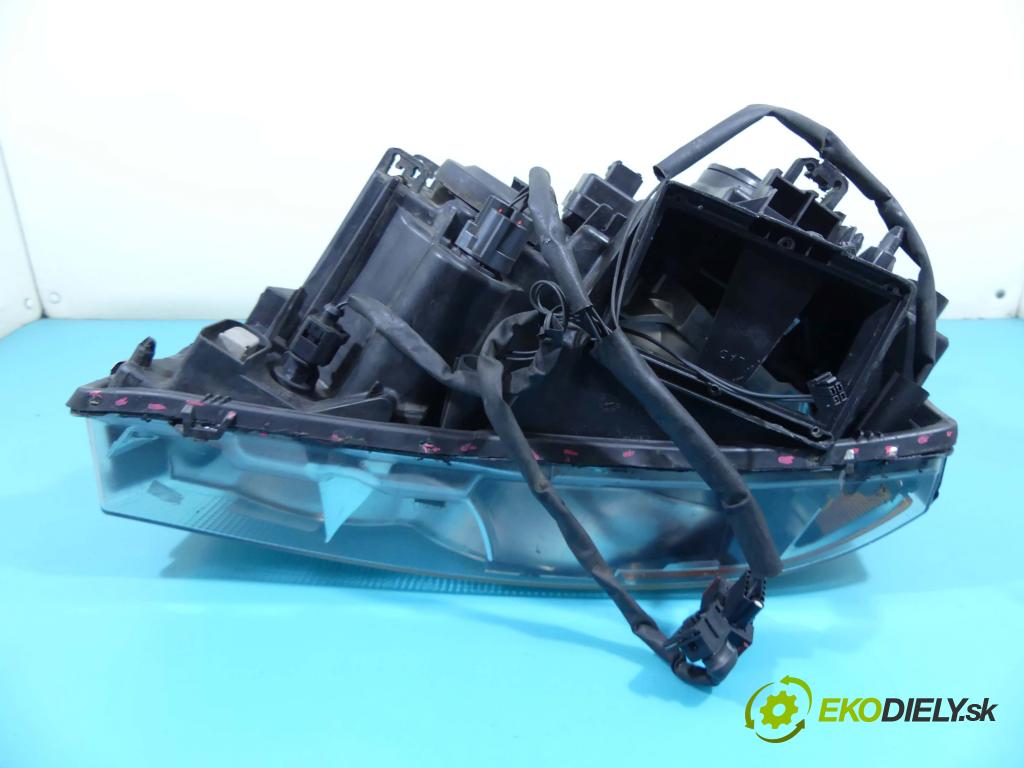 Volvo XC90 I 2002-2014 2.4 D5 163 HP automatic 120 kW 2401 cm3 5- Reflektor: pravý 30655910 (Pravé)