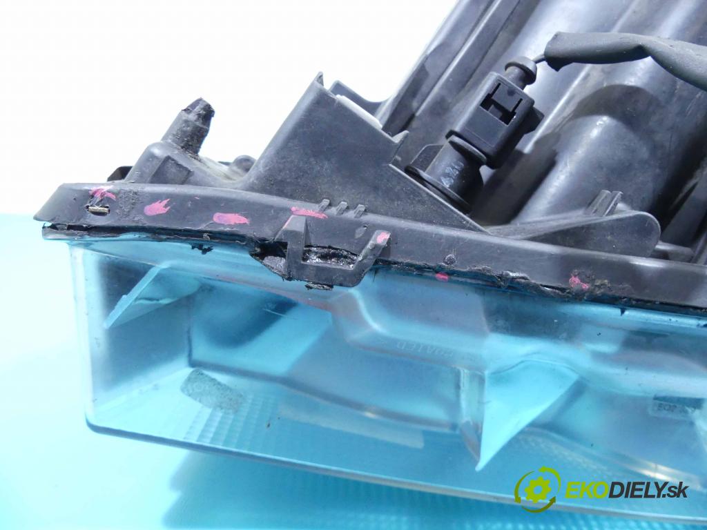 Volvo XC90 I 2002-2014 2.4 D5 163 HP automatic 120 kW 2401 cm3 5- Reflektor: pravý 30655910 (Pravé)