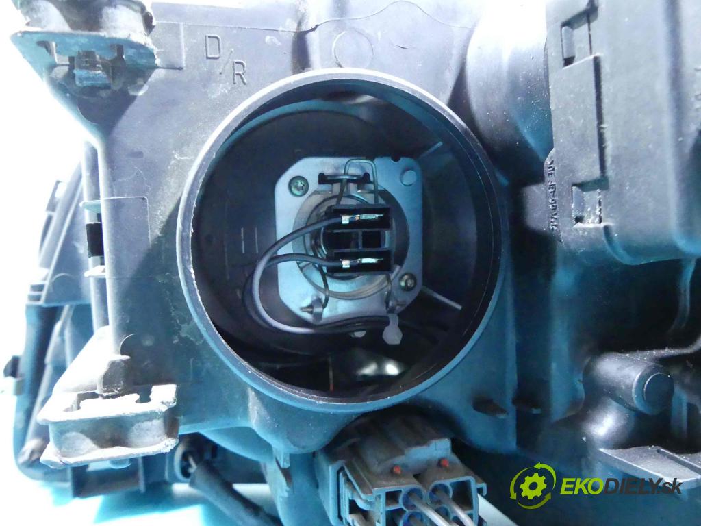 Volvo XC90 I 2002-2014 2.4 D5 163 HP automatic 120 kW 2401 cm3 5- Reflektor: pravý 30655910 (Pravé)