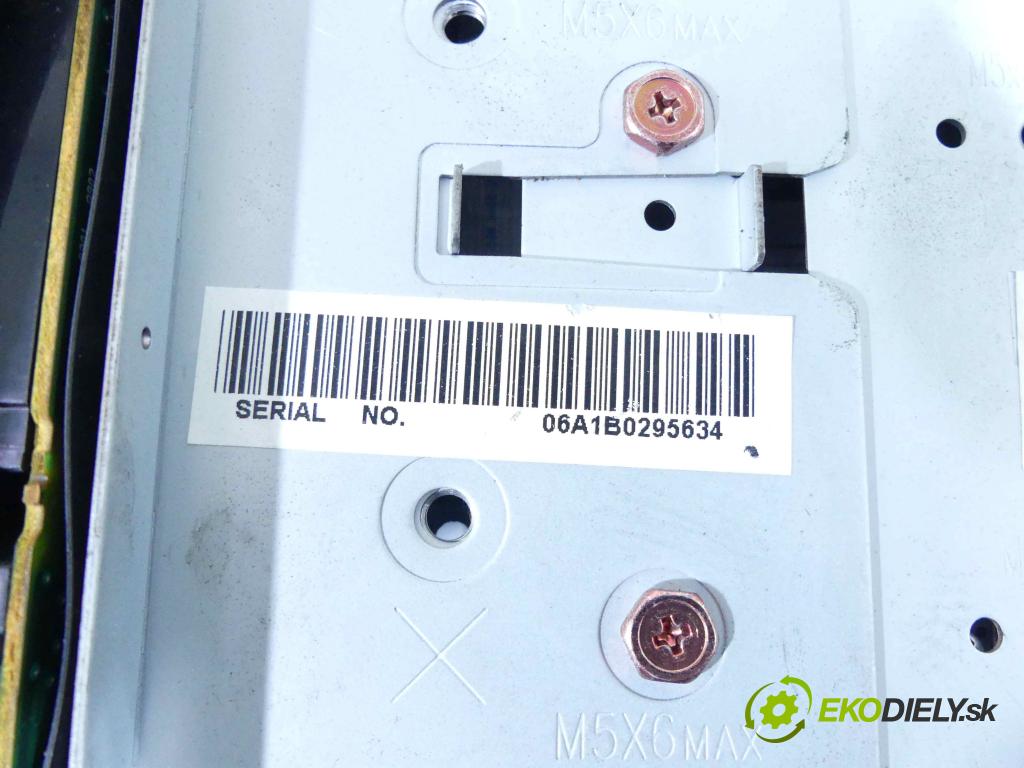 Mazda 5  2005-2010 2.0 16v 145 HP manual 107 kW 1999 cm3 5- Radio originál CC9366AR0