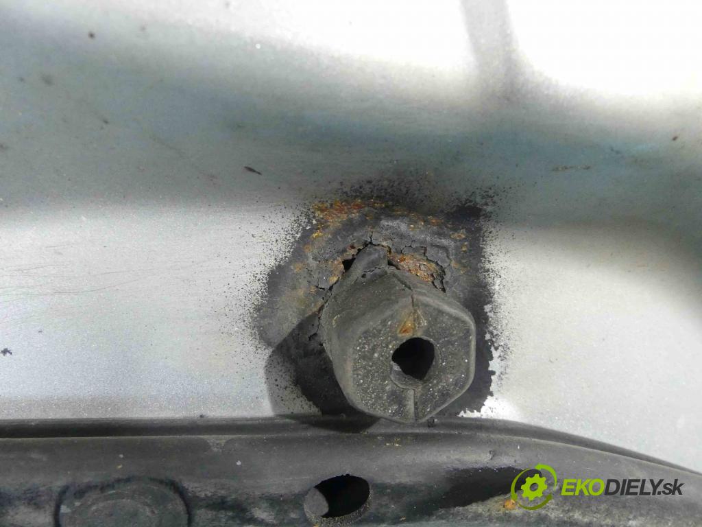 Mazda 5  2005-2010 2.0 16v 145 HP manual 107 kW 1999 cm3 5- kapota predná
