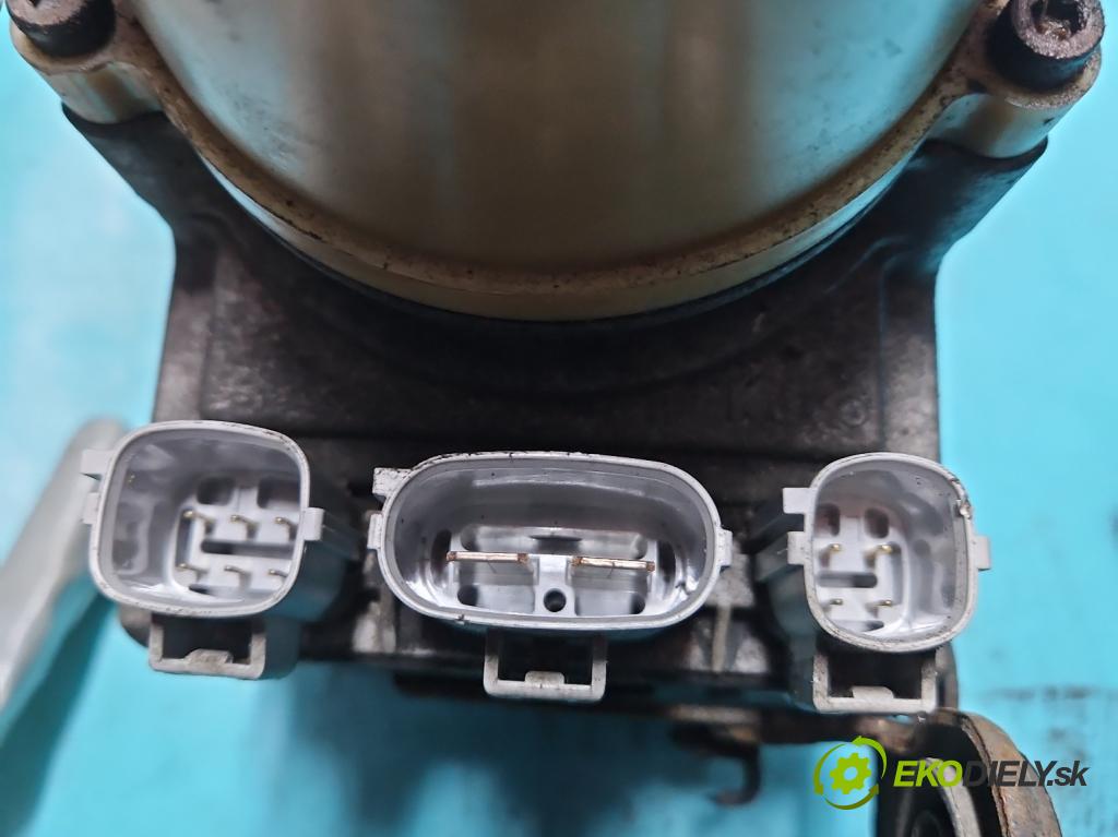 Mazda 5  2005-2010 2.0 16v 145 HP manual 107 kW 1999 cm3 5- čerpadlo posilovač  (Servočerpadlo, pumpa riadenia)