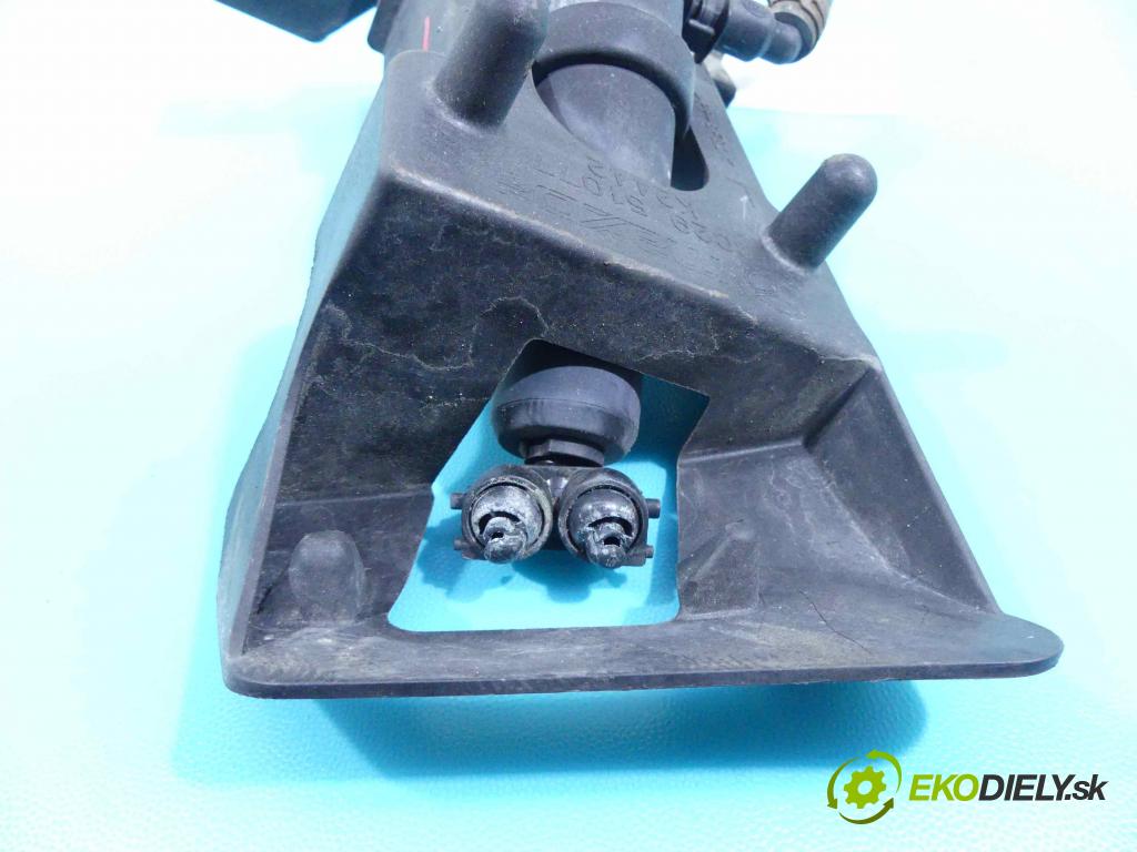 Mazda 5  2005-2010 2.0 16v 145 HP manual 107 kW 1999 cm3 5- ostrekovač reflektor: ľavý CC2951077 (Motorček ostrekovačov)