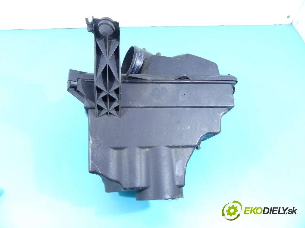 Mazda 5  2005-2010 2.0 16v 145 hp manual 107 kW 1999 cm3 5- obal filtra vzduchu  (Kryty filtrů)