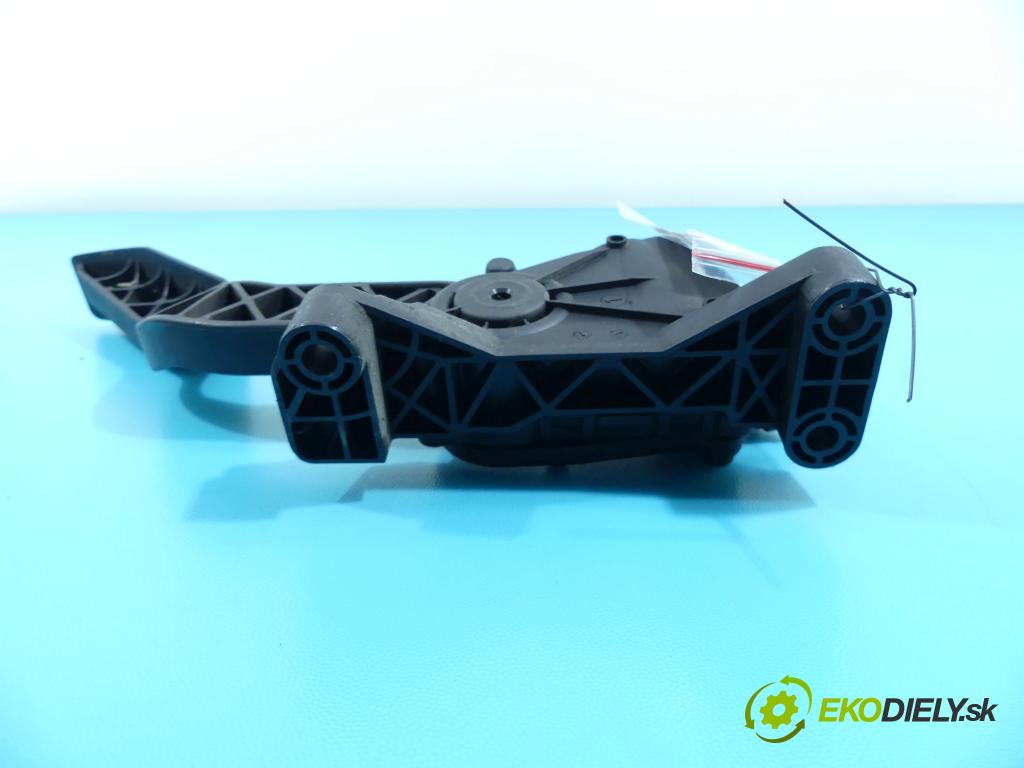 Kia Cerato 2004-2008 2.0 crdi 113 HP manual 83 kW 1991 cm3 5- pedále 32700-2F200 (Pedále)