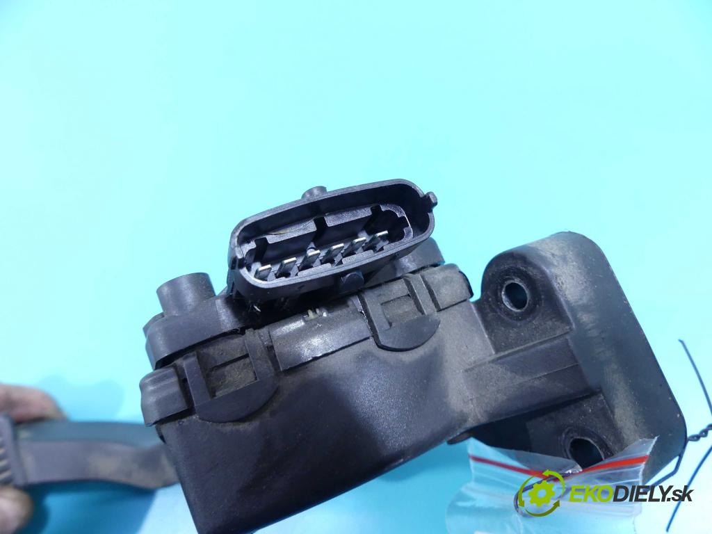 Kia Cerato 2004-2008 2.0 crdi 113 HP manual 83 kW 1991 cm3 5- pedále 32700-2F200 (Pedále)