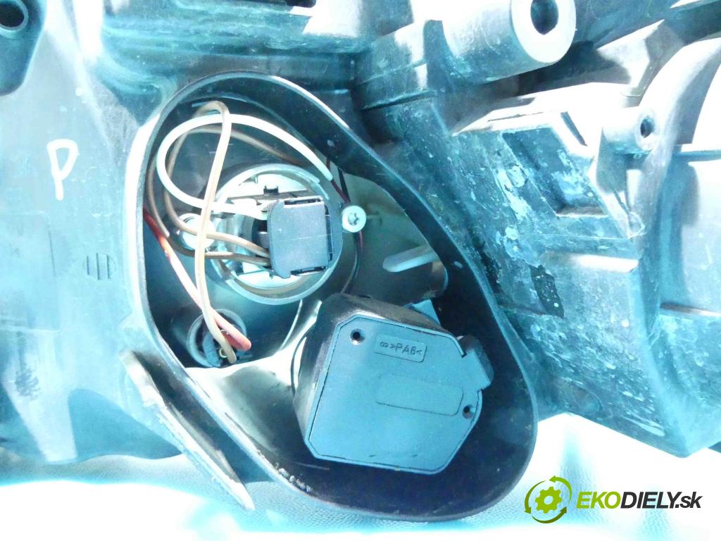 Opel Vectra C 2002-2008 1.9 cdti 120 HP manual 88 kW 1910 cm3 5- Reflektor: pravý  (Pravé)