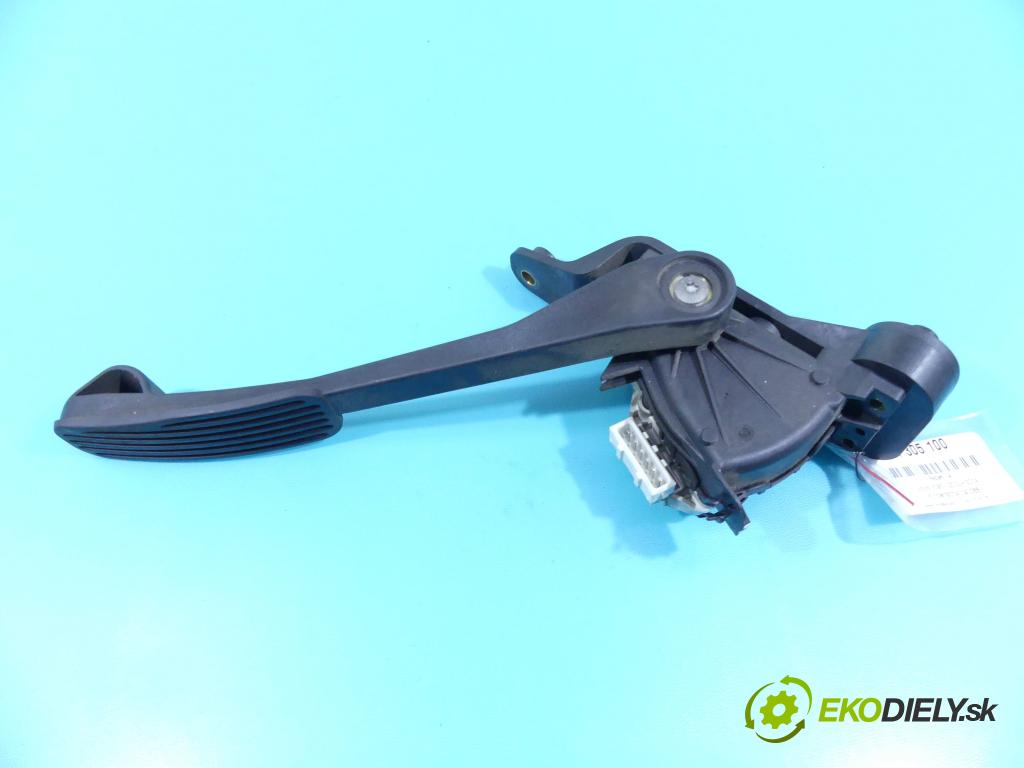 Volvo XC90 I 2002-2014 2.4 D5 163 HP automatic 120 kW 2401 cm3 5- pedále 30666656 (Pedále)