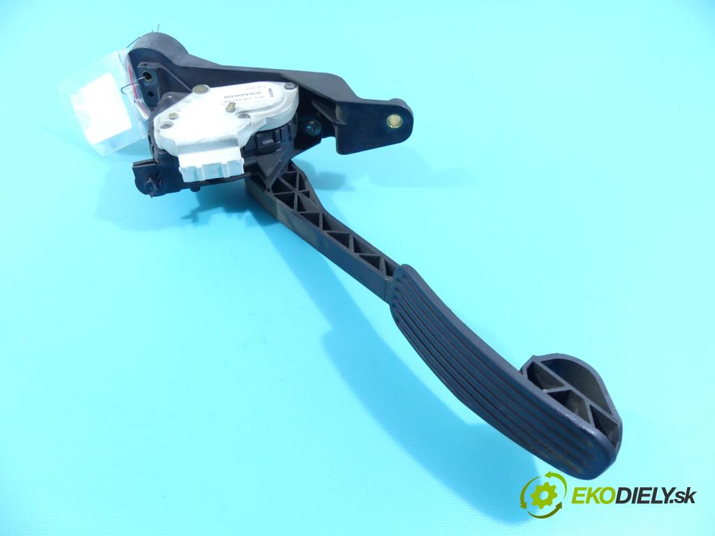 Volvo XC90 I 2002-2014 2.4 D5 163 HP automatic 120 kW 2401 cm3 5- pedále 30666656 (Pedále)